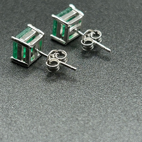 Elegant Stirling Silver and Green Faux Gemstone Stud Earrings-New - Picture 5 of 6